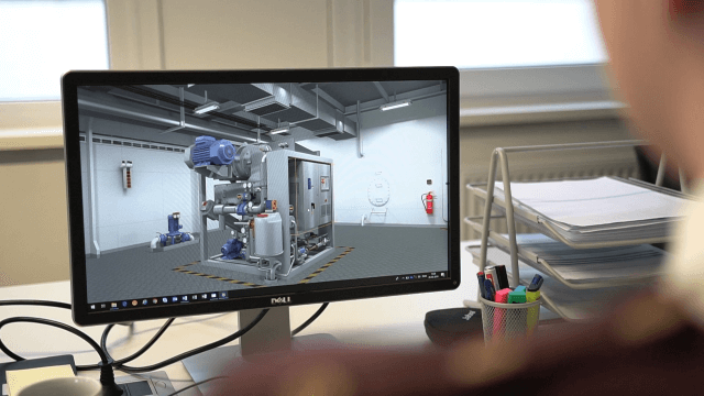 man looking at screen fwg 640x360